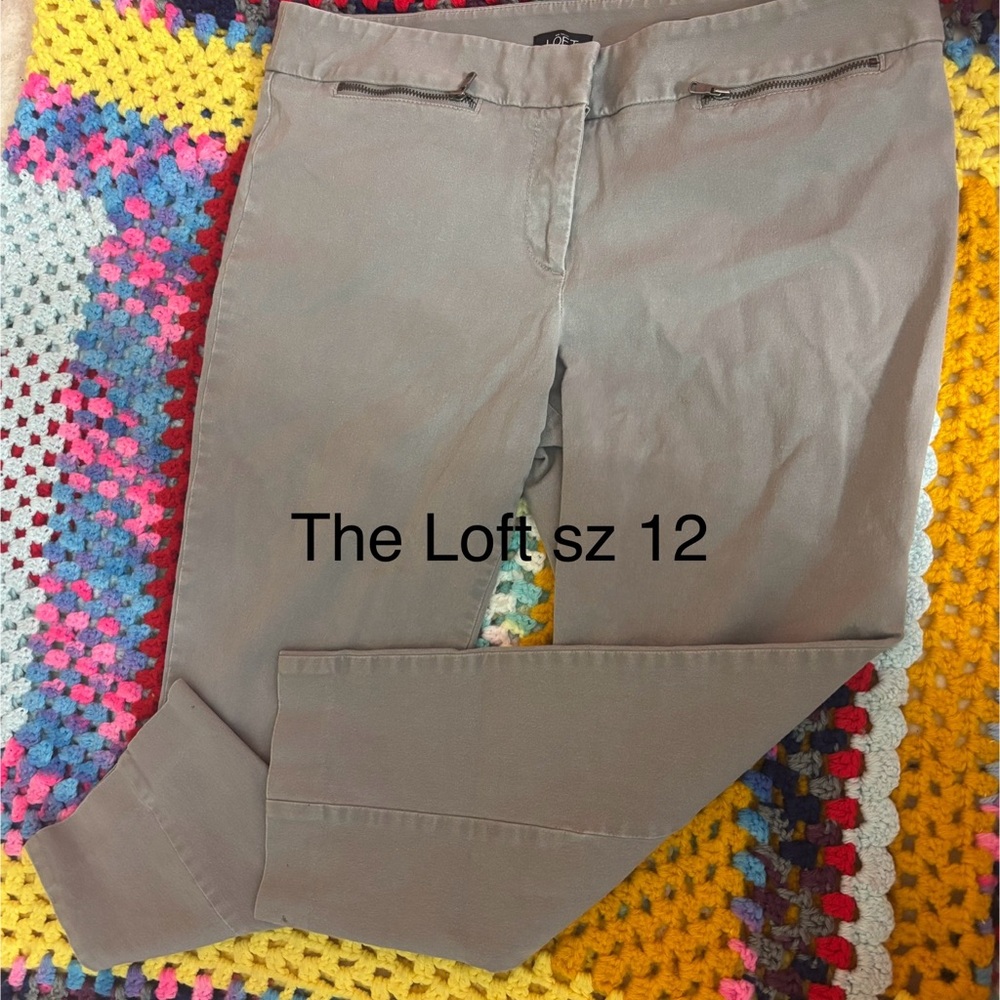 LOFT Women’s grey capri Pants